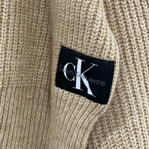 Calvin Klein Women's Beige Sweater - Picture 3 of 5